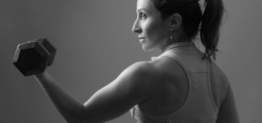 Combate à Osteoporose na Mulher: Nutrição e Exercícios Essenciais para Ossos Fortes